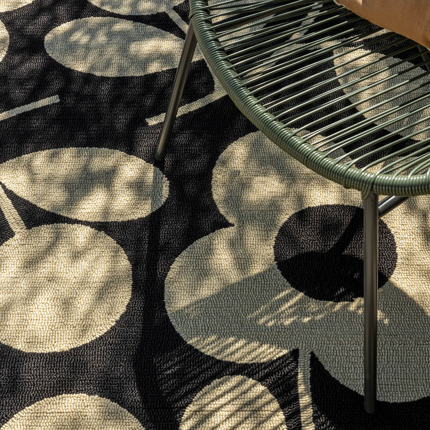 Monochrome Stem Sprig Outdoor Rug - Image 3