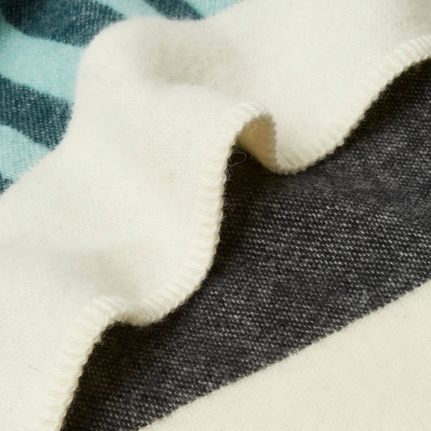 Wool Jacquard Blanket - Striped Tulip - Image 3